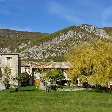 Le Hameau Des Liesses * Châteauneuf-Miravail