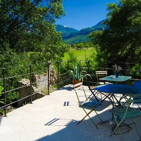 Le Hameau Des Liesses Bed & Breakfast *