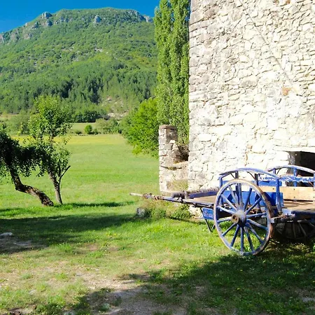 Le Hameau Des Liesses Bed & Breakfast *