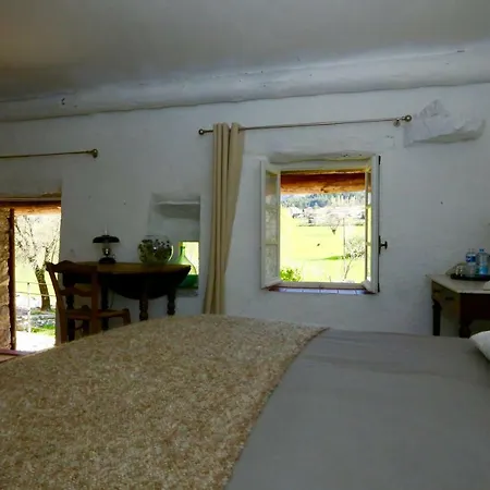 Le Hameau Des Liesses Bed & Breakfast Châteauneuf-Miravail